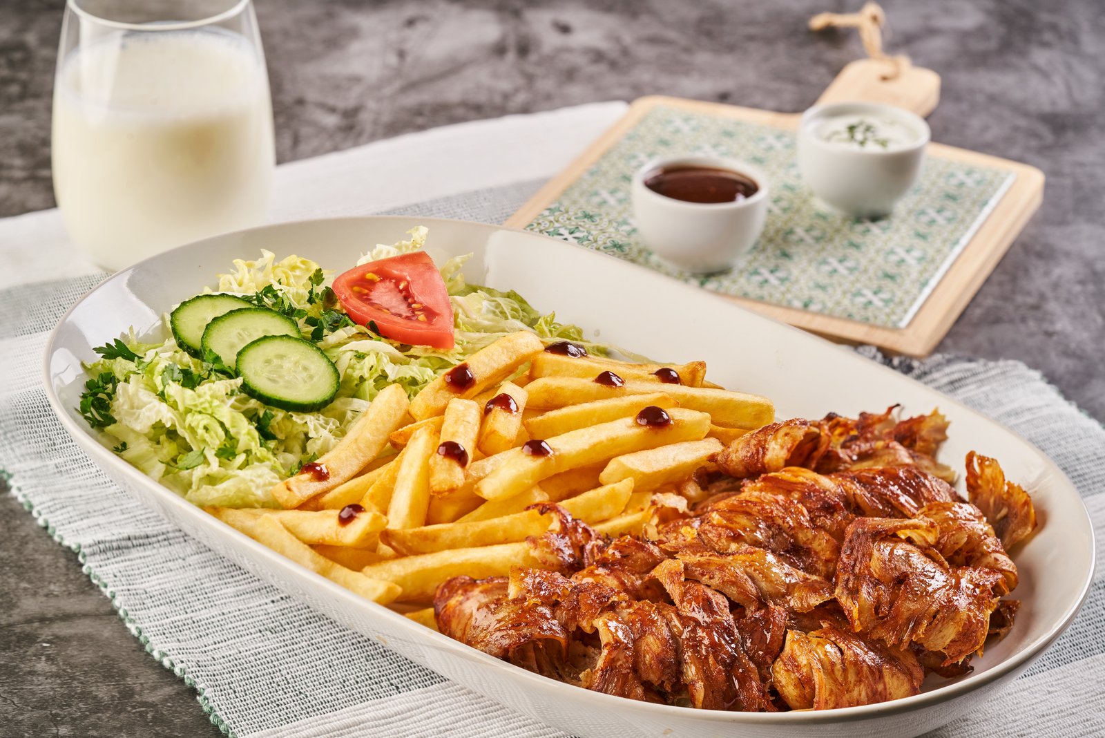 Tavuk-Döner-Pommes-ve-Salata